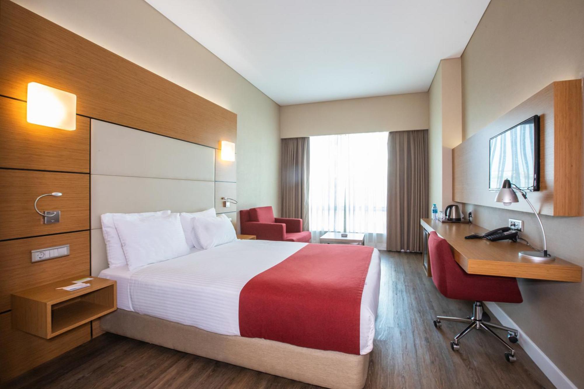 Отель Ramada Encore Istanbul Kartal Экстерьер фото