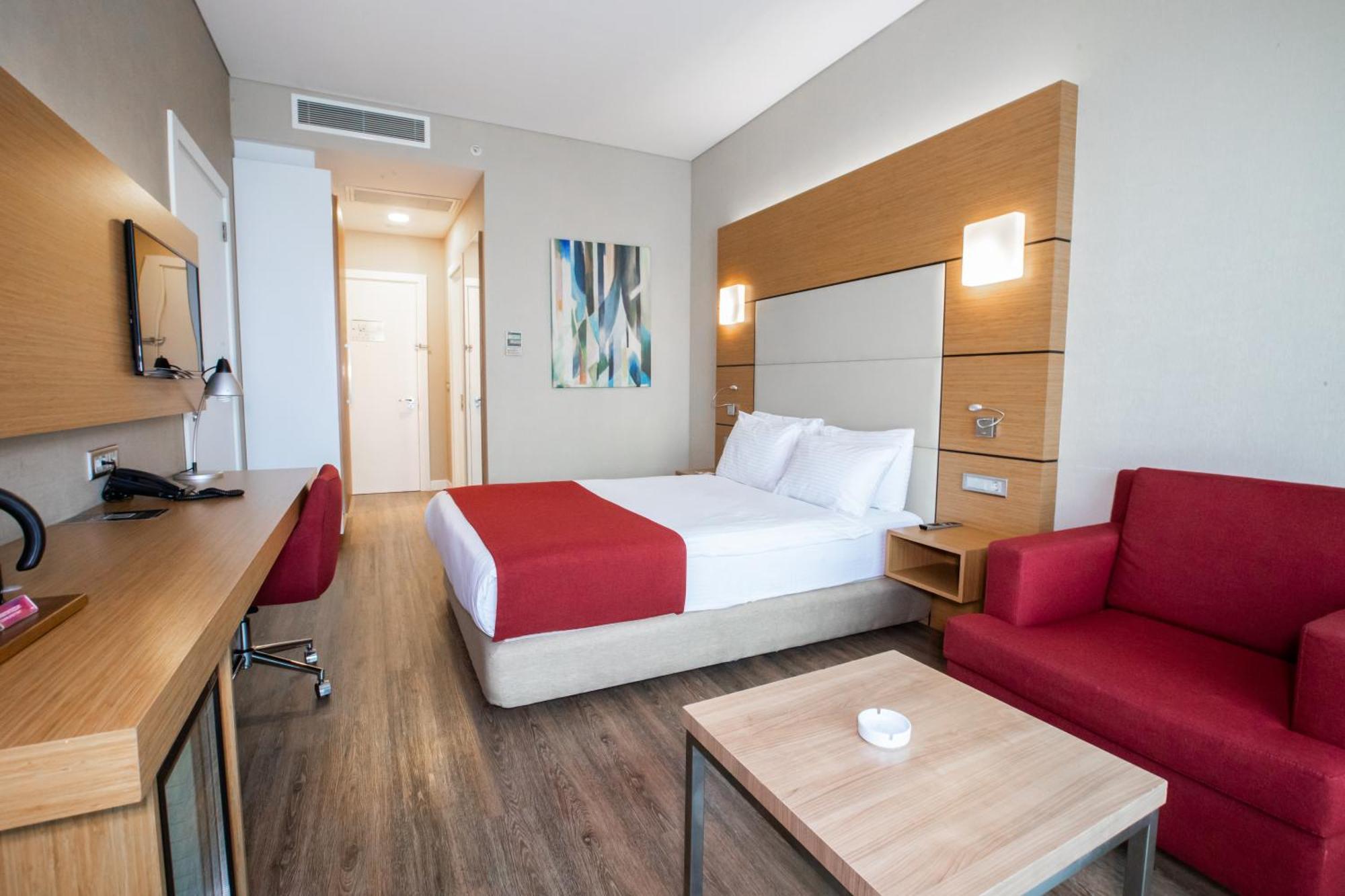 Отель Ramada Encore Istanbul Kartal Экстерьер фото